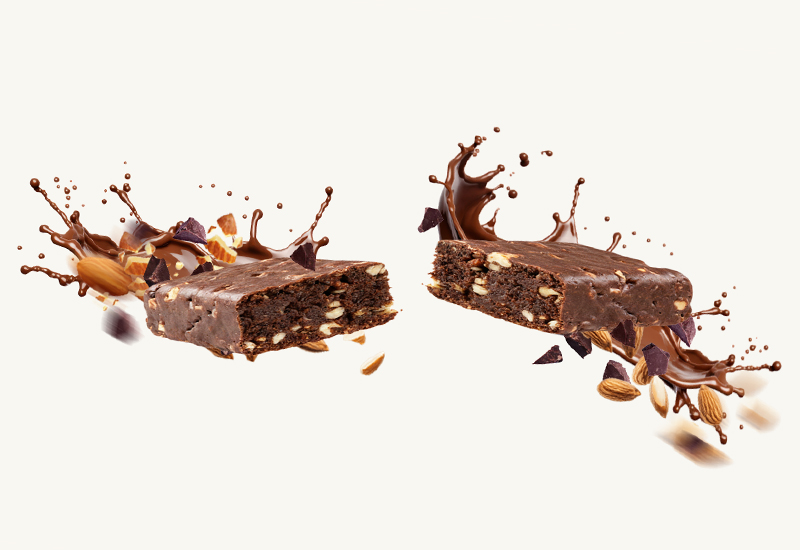 Ketchupflasche und Tomaten