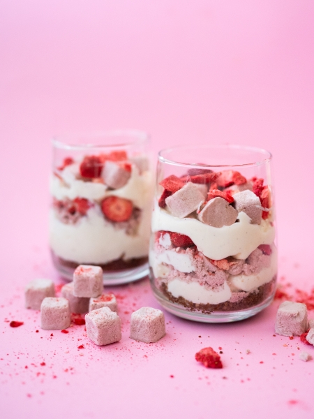 Schnelles Dessert im Glas mit Erdbeeren Grizly