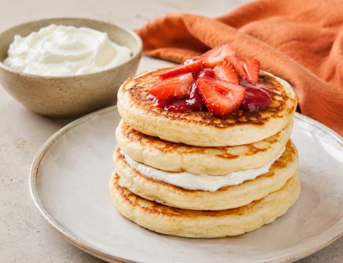Quarkpfannkuchen mit Erdbeeren und Quark