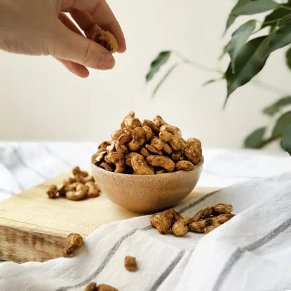 Cashewkerne mit Käse und Zwiebel, geröstet
