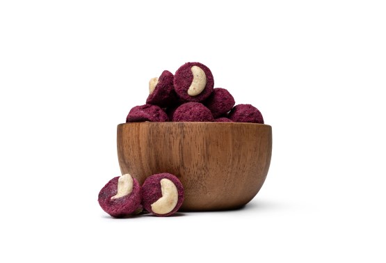 Cashews in Blaubeerhülle