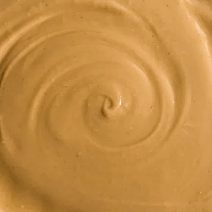 Erdnusscreme mit weißer Schokolade