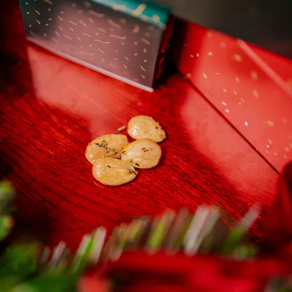 Frittierte Mandeln mit Kräutern