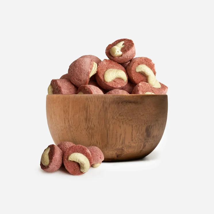 Gefriergetrocknete Erdbeer-Cups mit Cashewkernen