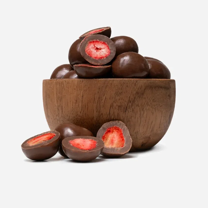 Gefriergetrocknete Erdbeeren in Milchschokolade