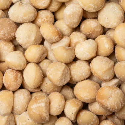 Geröstete und gesalzene Macadamianüsse