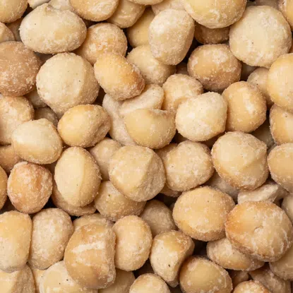 Geröstete und gesalzene Macadamianüsse