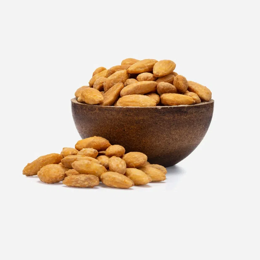 Geschälte Mandeln mit rote Paprika geröstet & gesalzen