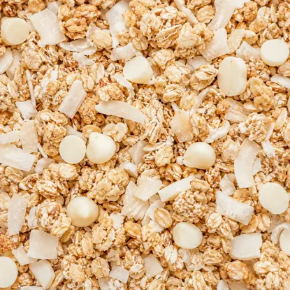 Granola mit Protein, weißer Schokolade und Kokos