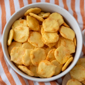 Mais-Cracker mit Käsegeschmack