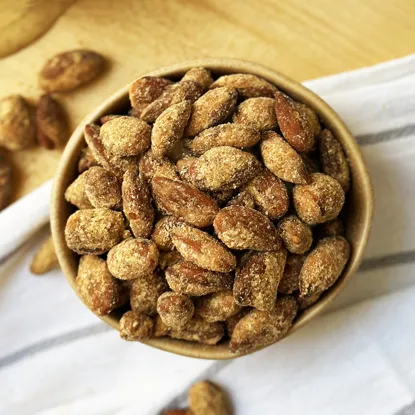 Mandeln in Karamell mit Erdnussmus