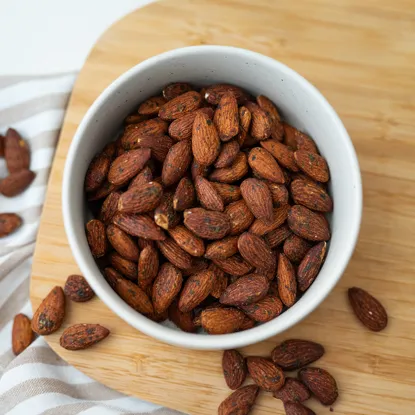 Natur geröstete gewürzte Mandeln